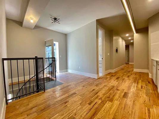 Building Photo - 252 Sullivan Pl