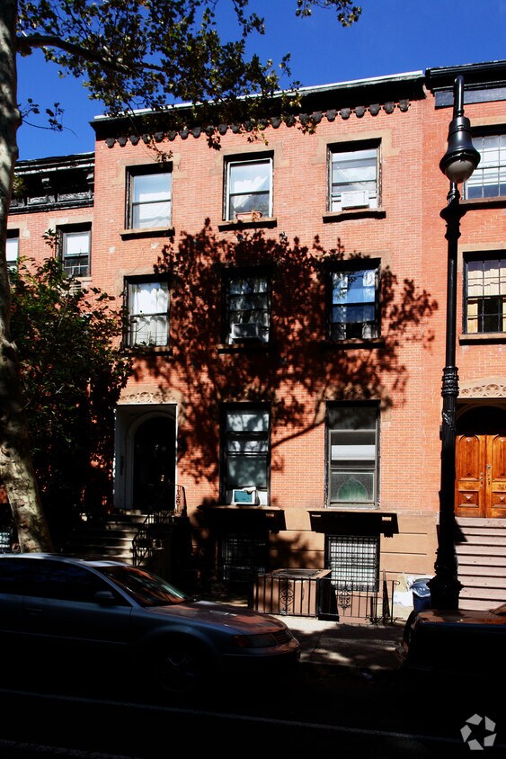 Foto del edificio - 330 Clinton St