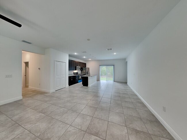 Building Photo - 10923 N Robert Dean Way