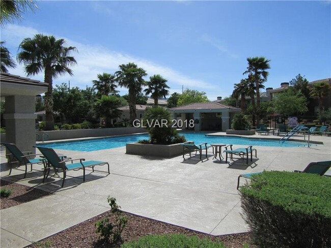 Foto del edificio - Gorgeous 2 Bedroom 2 Bayh w/ attached Doub...