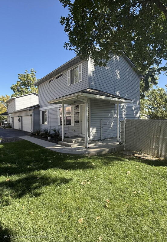 Primary Photo - 1693 Cleveland St