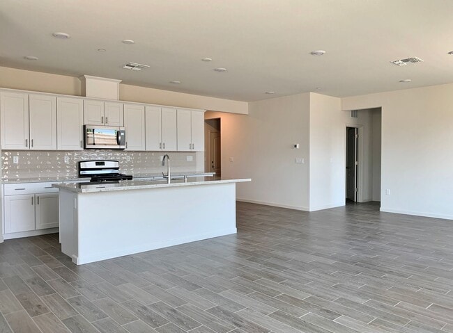 Building Photo - Beautiful New Single Family Home: single story 4 bed, 2.5 bath