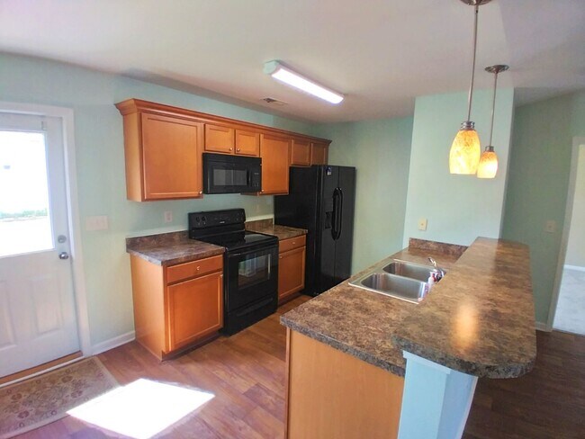 Building Photo - Available soon! $1,895 mo - 4 Bedroom, 2 B...