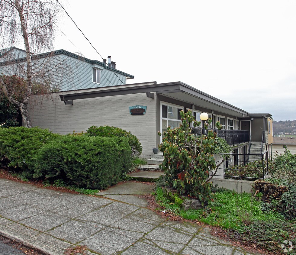Primary Photo - 1226 Taylor Ave N
