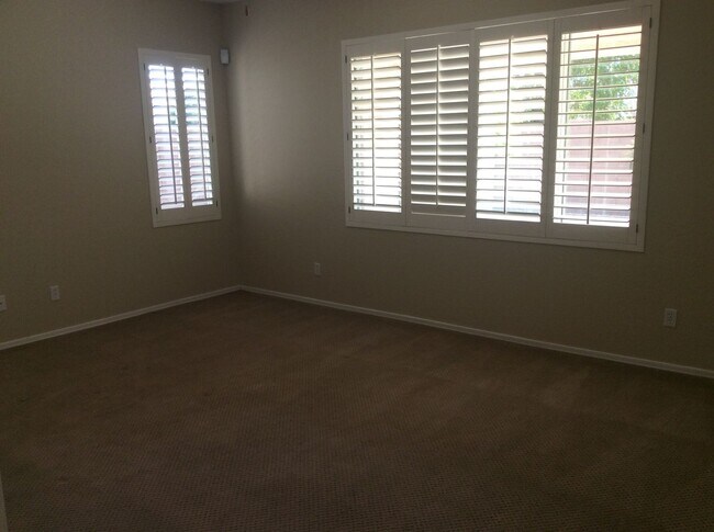 Building Photo - Beautiful 4 bedroom w/huge loft home with pool and spa