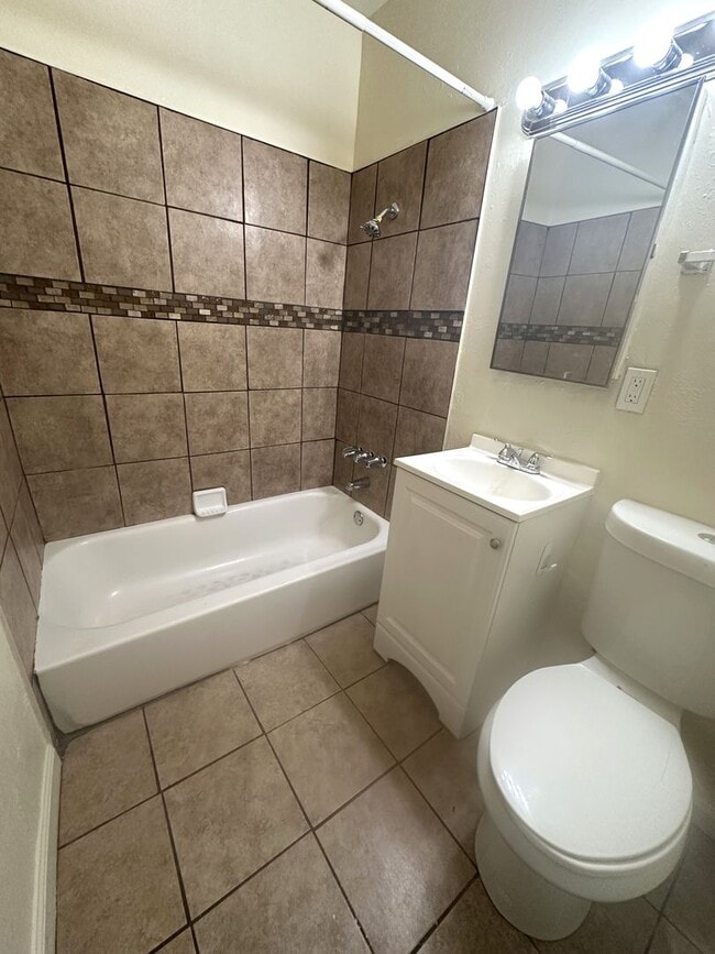 Building Photo - 2418