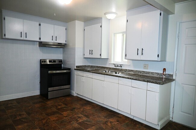 Building Photo - Beautiful home located in Sacramento!