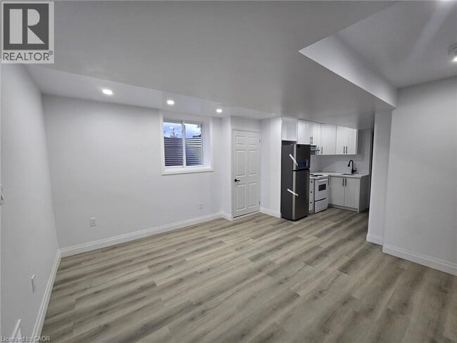 Building Photo - 200 Bedrock Dr