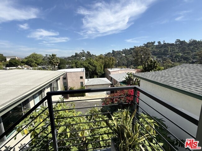 Foto del edificio - 2243 Silver Ridge Ave