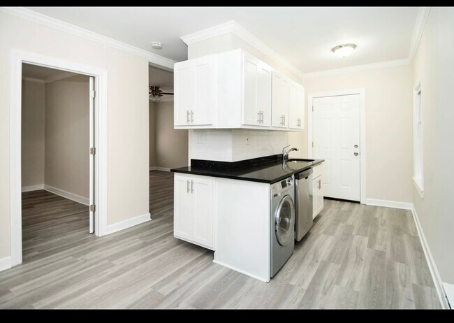 Foto del edificio - 536 1/2 W Cornelia Ave