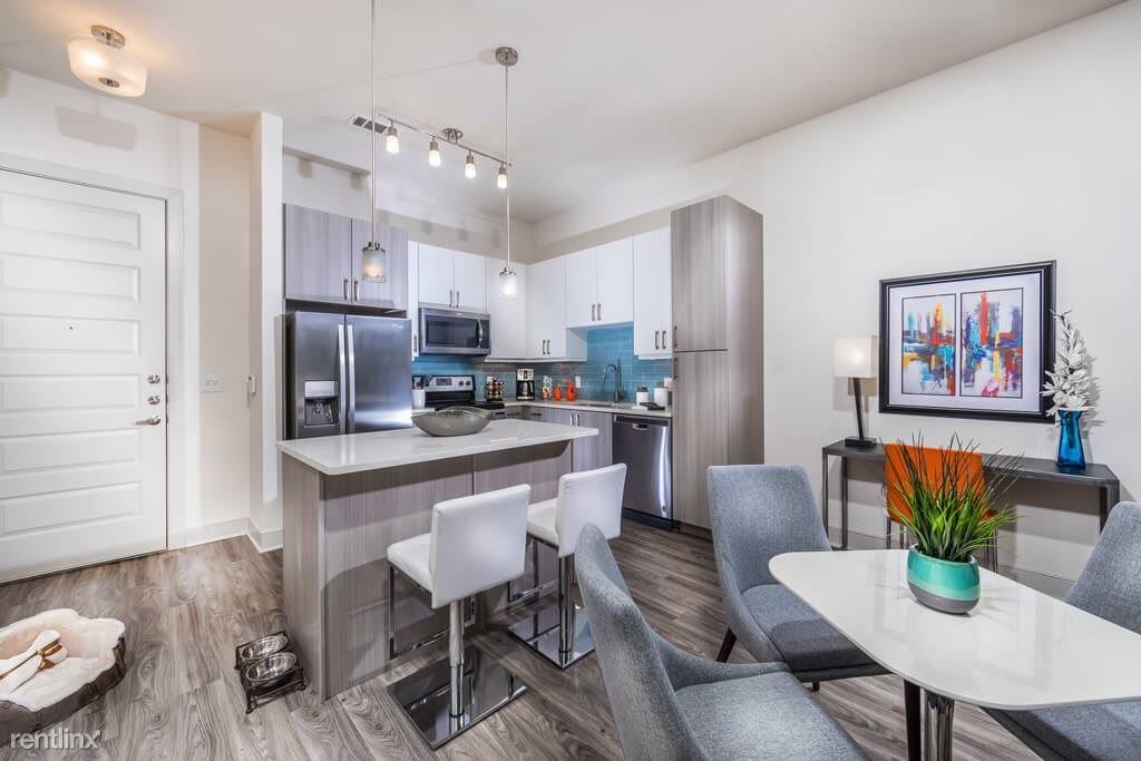 Primary Photo - 1 br, 1 bath Condo - 214 E Travis St