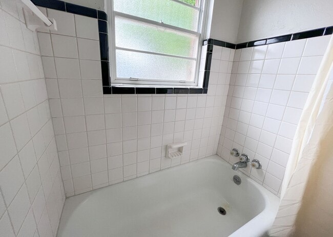 Building Photo - 1 Bed Near OU Medical/ The Capitol!