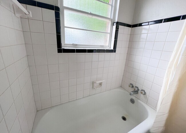 Foto del edificio - 1 Bed Near OU Medical/ The Capitol!
