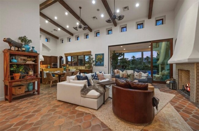 Foto del edificio - 56145 Village Dr