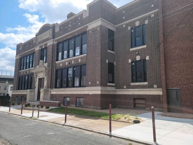 Foto del edificio - 2700 E Auburn St