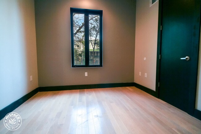 Foto del edificio - 443 Pulaski St