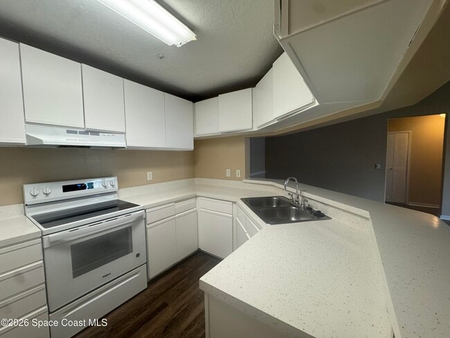 Building Photo - 7667 N Wickham Rd