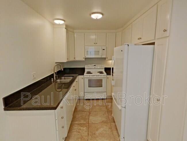 Building Photo - 5510 Armitos Ave