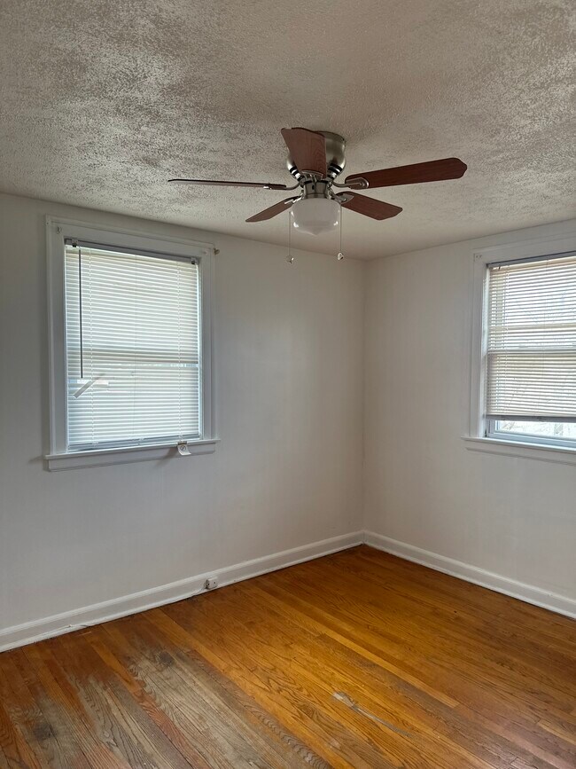 bedroom - 2429 S 16th Ave