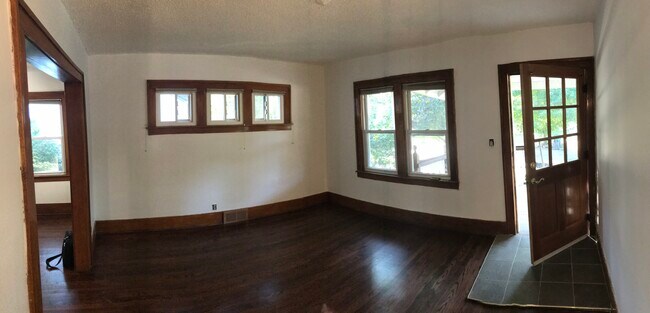 Foto del edificio - 819 Wyandotte Ave