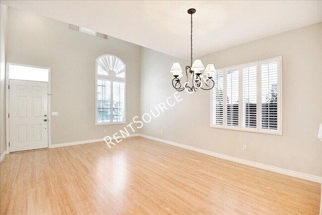 Building Photo - 21575 Oak Dr