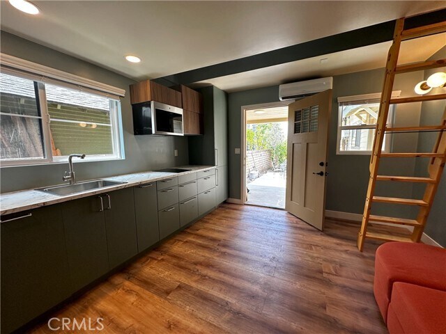 Foto del edificio - 448 Linwood Ave