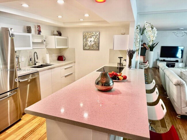 Foto del edificio - 1001 Three Islands Boulevard