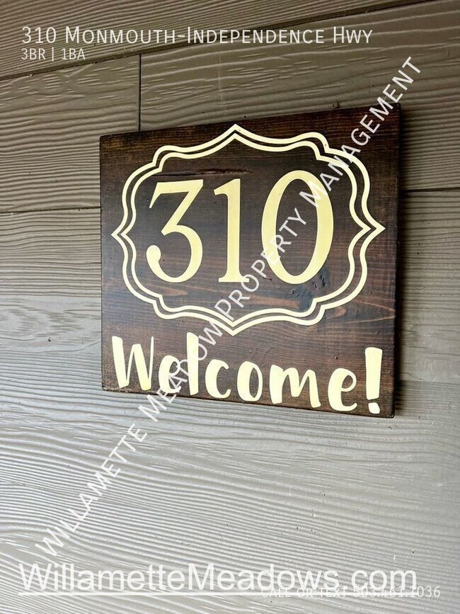 Building Photo - Stunning 3 Bedroom Duplex with Garage & Fe...