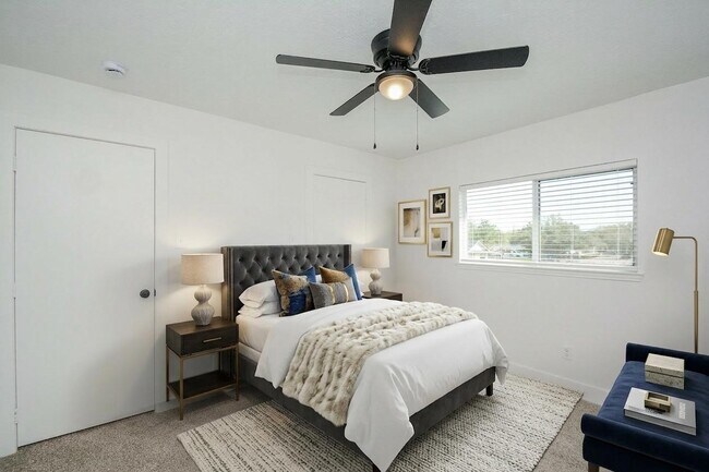 Foto del edificio - 9939 Farrell Dr