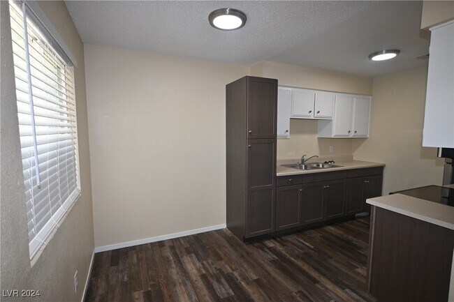 Building Photo - 2514 N McCarran St