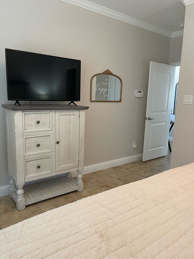 Foto del edificio - JANUARY 2025 FULLY FURNISHED 3 Bedroom 3 B...