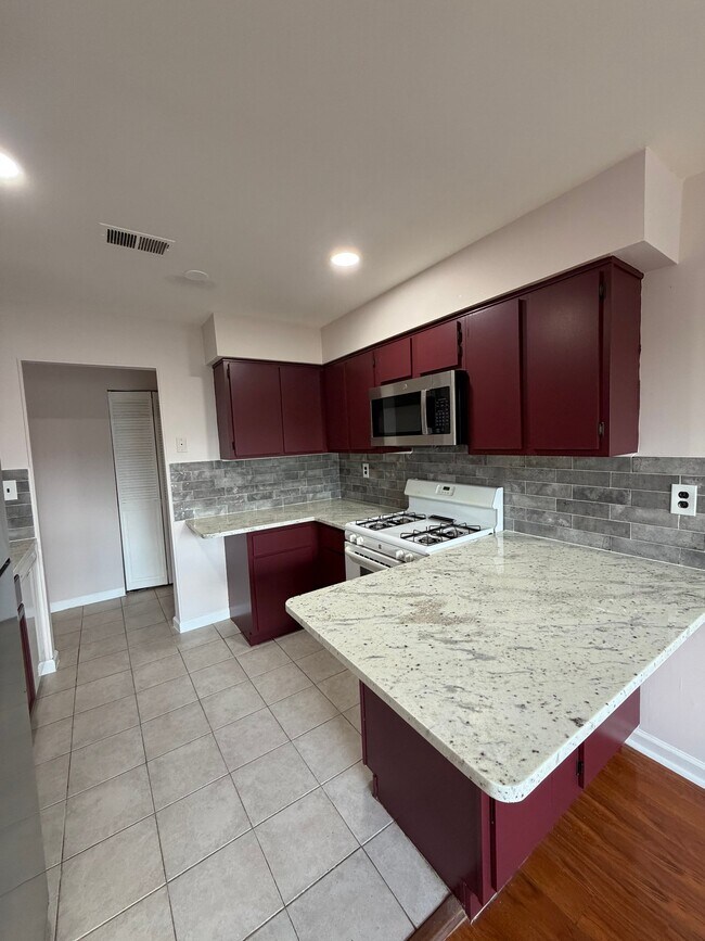 Foto del edificio - 1409 Green Hollow Dr