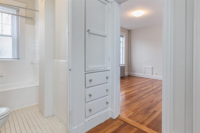 Building Photo - 28 Langdon St