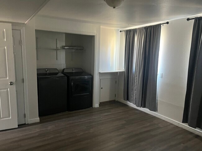 Foto del edificio - 4026 Shelley Ave