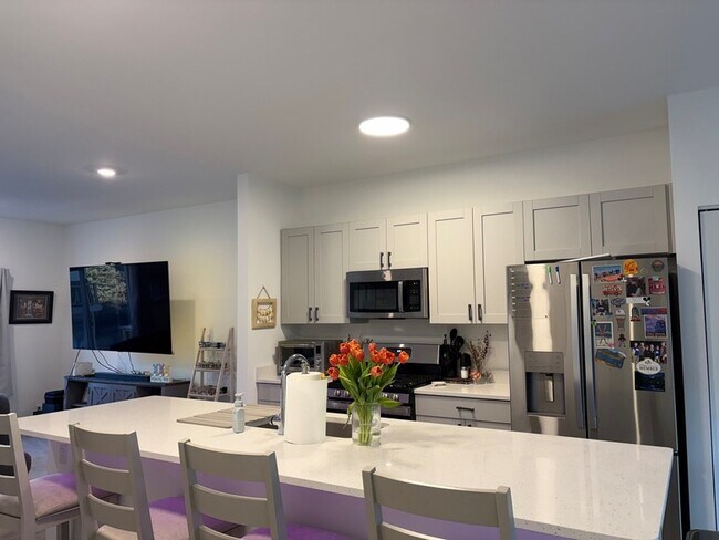 Building Photo - 235 Regency Ct