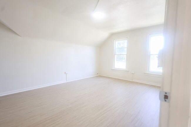 Building Photo - 3 bedroom 2 bathroom single family home | section 8 and EDEN welcomed
