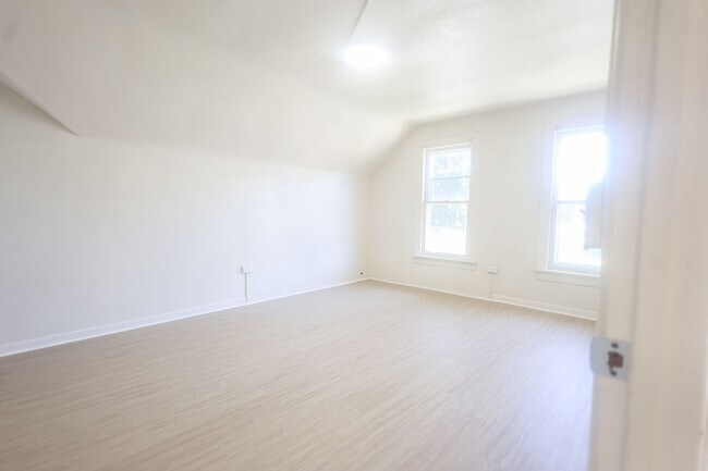 Foto del edificio - 3 bedroom 2 bathroom single family home | section 8 and EDEN welcomed