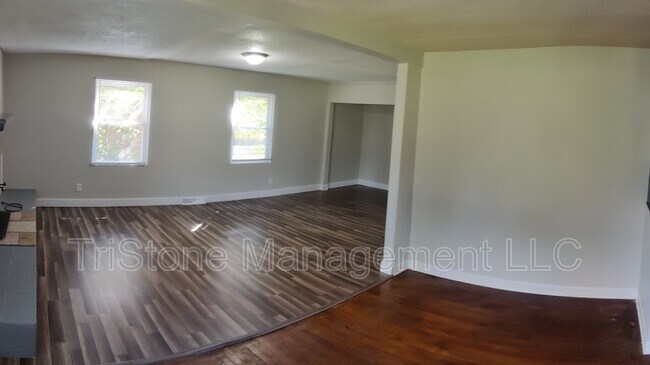 Foto del edificio - 6820 Flintrock Rd