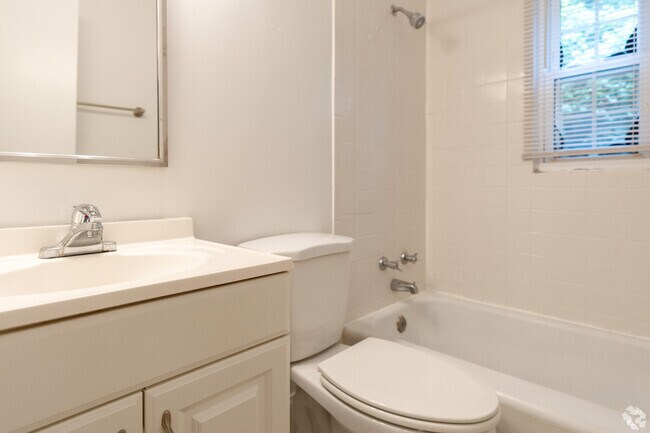 2 habitaciones, 1 baño - 726 pies cuadrados - Poplar West Apartments