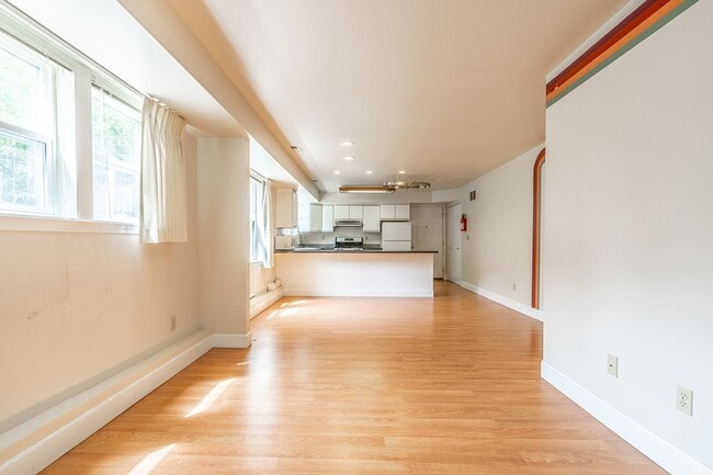 Foto del edificio - 2BR Apartment in Classic Capitol HIll House