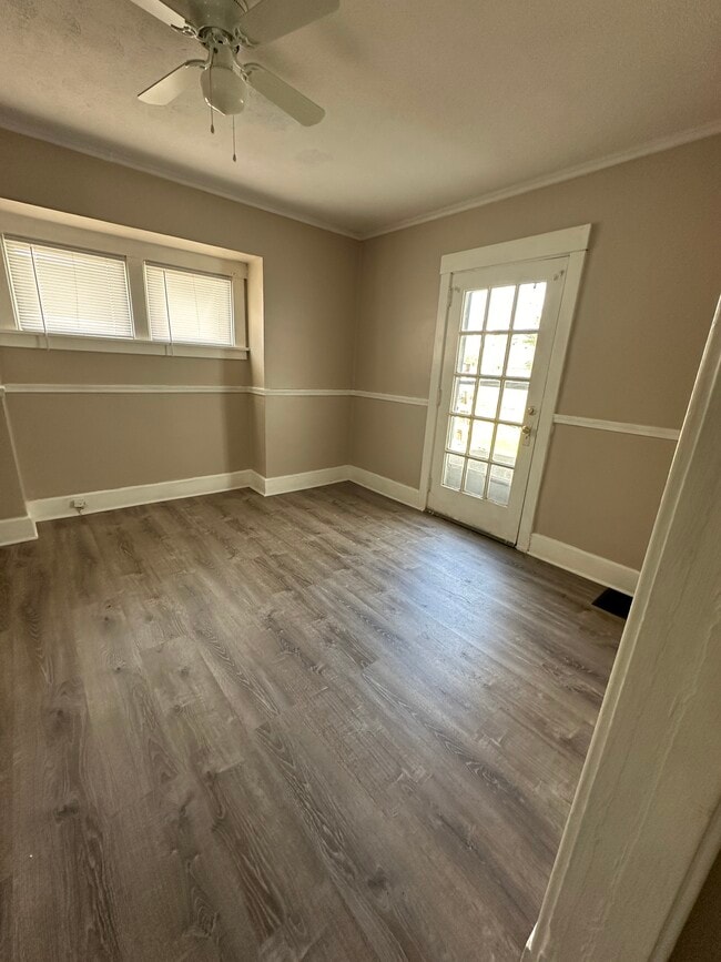 Foto del edificio - 163 Rhoda Ave