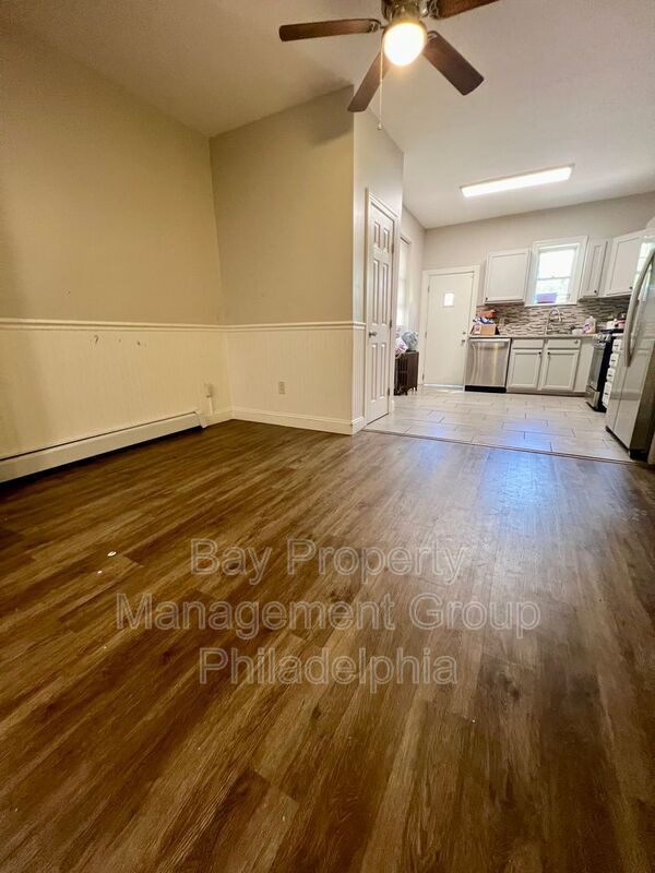 Building Photo - 6241 Larchwood Ave