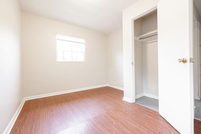 Foto del edificio - 2965-2967 McGuffey Rd