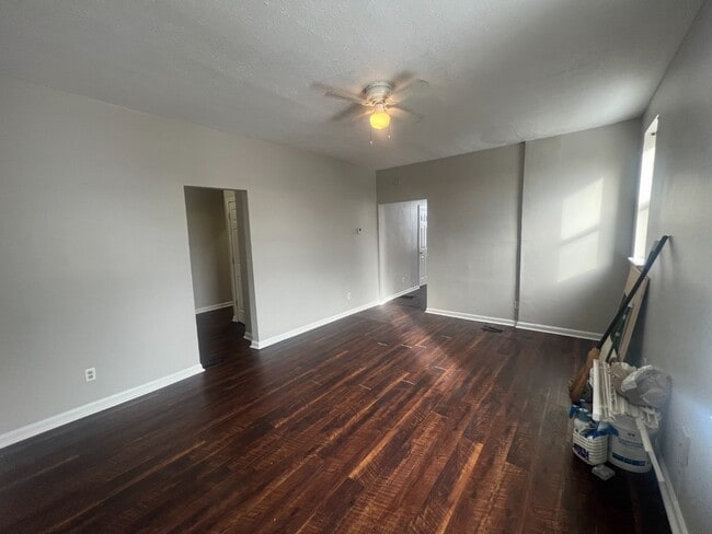 Foto del edificio - Updated 2-Bed - Hardwood Floors & Natural ...