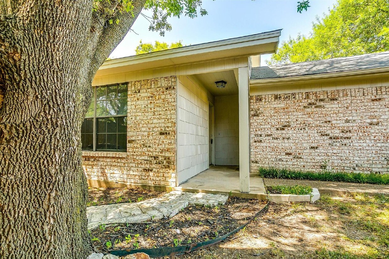 Foto principal - Modern 3 Bed, 2 Bath Multiplex - A Must-See!