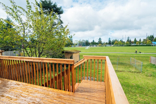 Building Photo - 15307 10th Ave NE