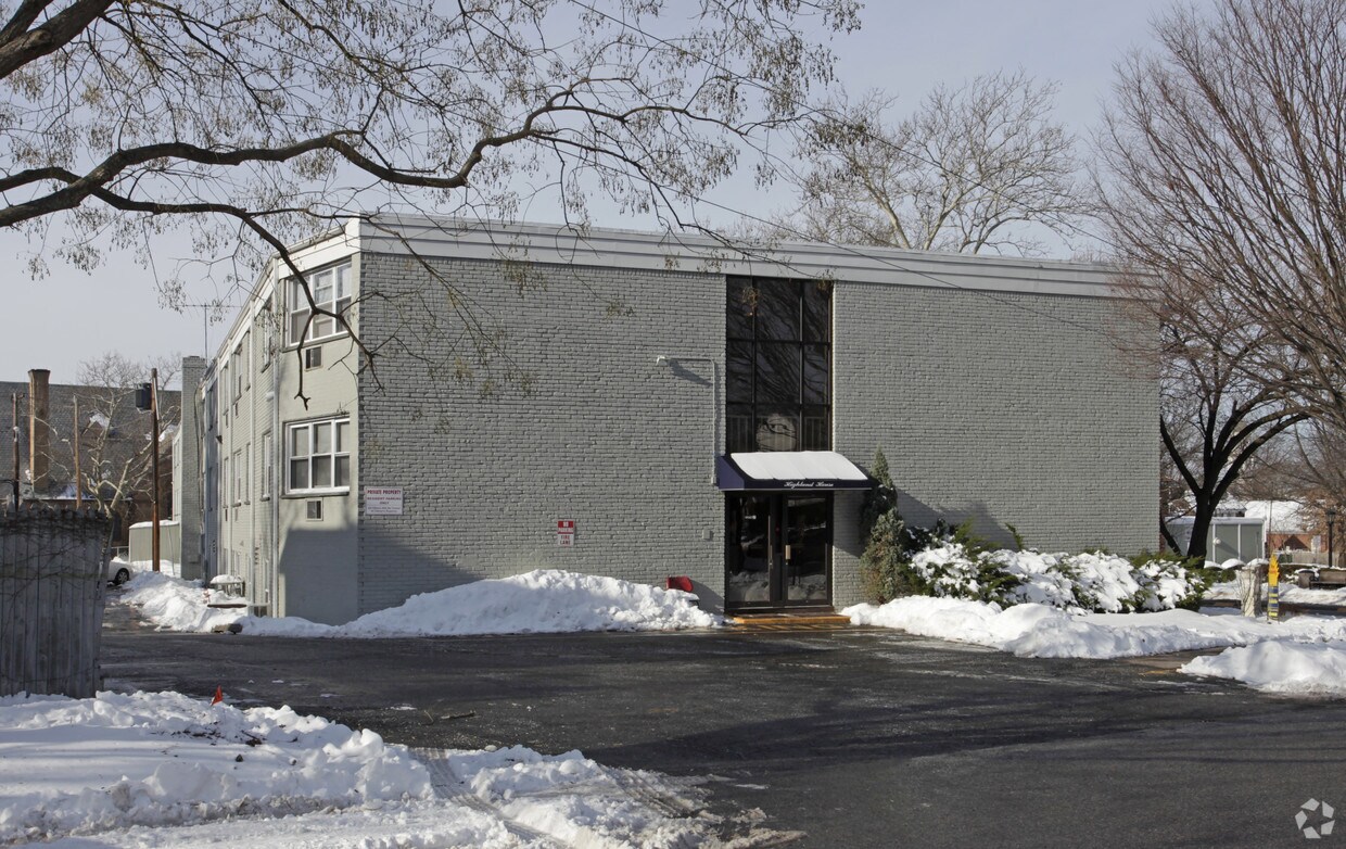 Building Photo - Highland House Apartment Homes