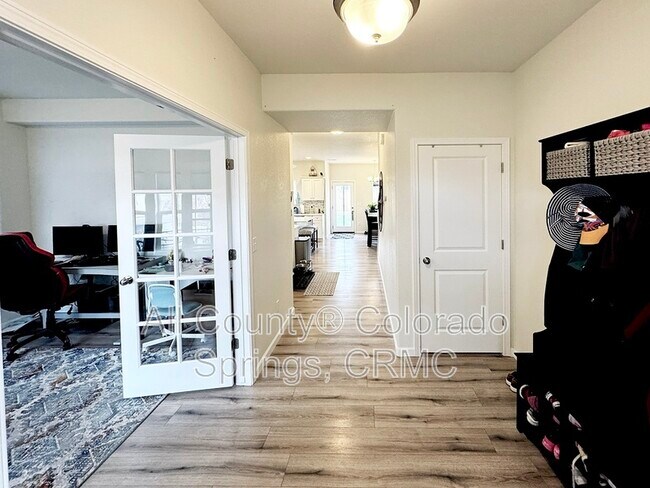 Foto del edificio - 8308 Mosby Wy