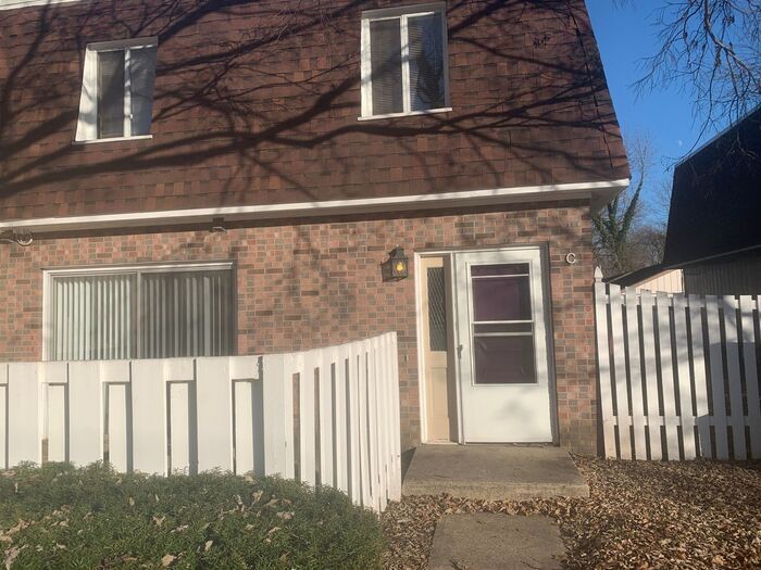 Primary Photo - 400 S 29th St