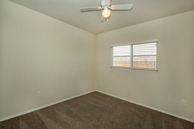 Foto del edificio - House For Lease in Sherman